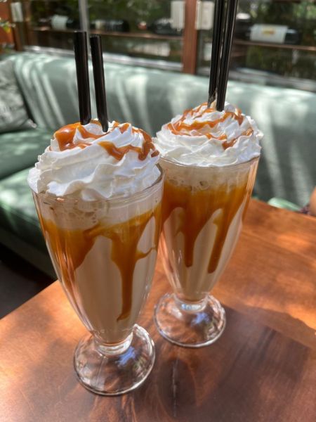 Poleva, topping slaný karamel