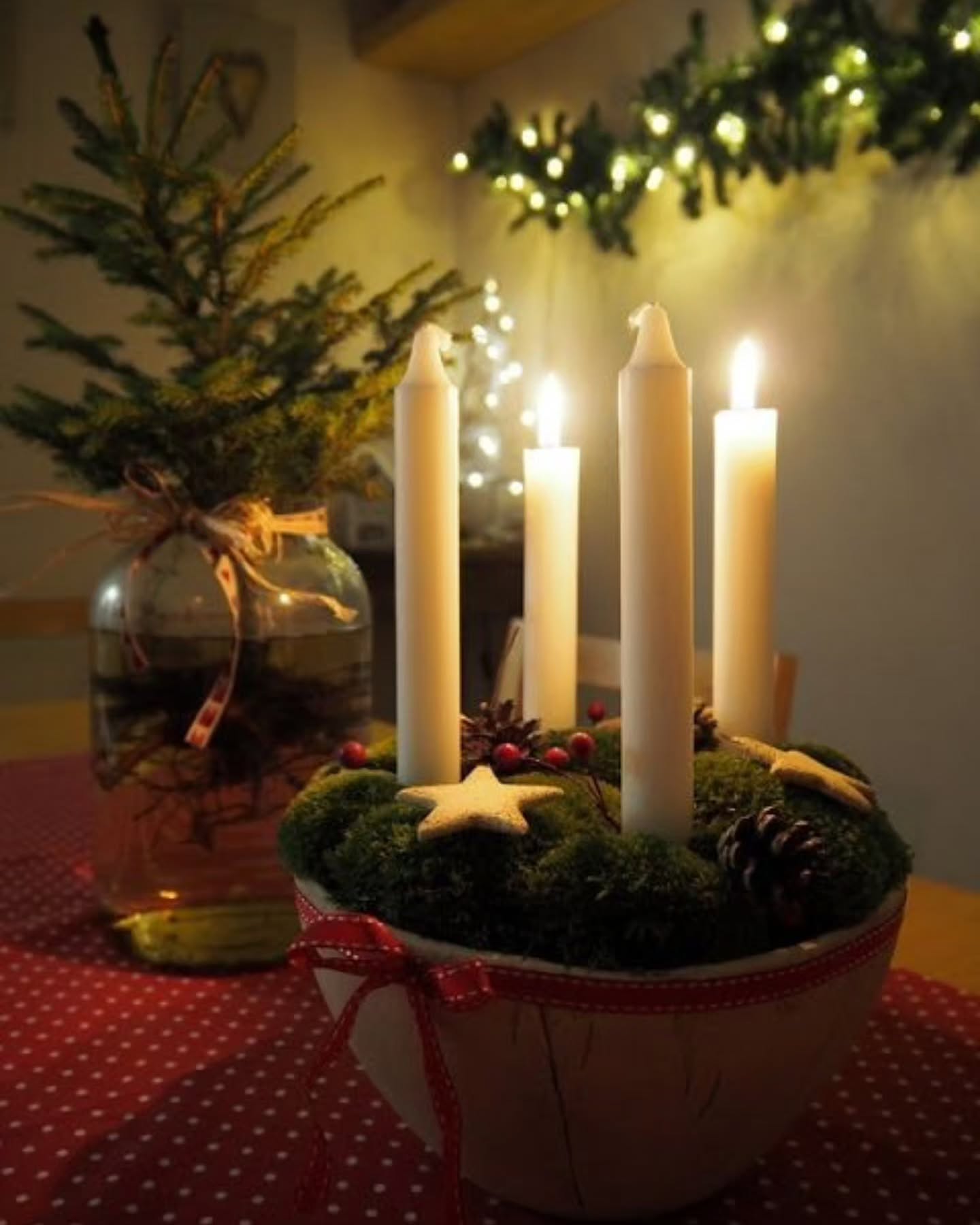 Druhá adventna nedeľa je tu priatelia 🕯️🕯️
Využime tento vzácny čas na to, aby sme sa skutočne venovali rodine a blízkym.

Nech je tento čas príležitosťou:
 - Na zmierenie a odpustenie 
- Na prehĺbenie rodinných vzťahov
 - Na skutky lásky a pomoci druhým
 - Na stíšenie sa v dnešnom uponáhľanom svete